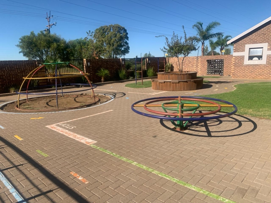 To Let 3 Bedroom Property for Rent in Heuwelsig Free State